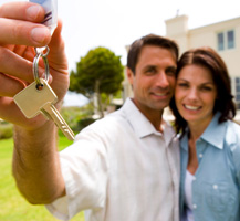 image of couple with house keys